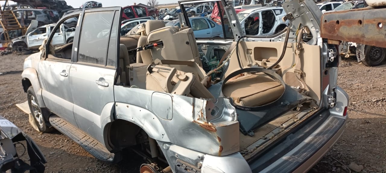  Toyota LAND CRUISSER 2005    EN DESARME